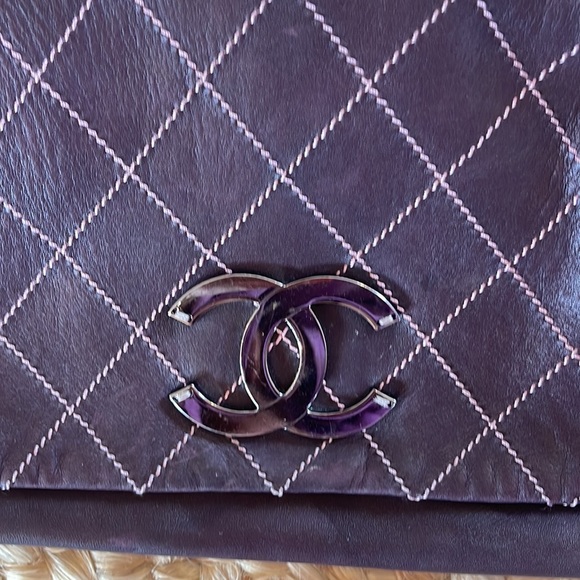 Chanel authentic vintage plum colored leather shoulder bag - Picture 2 of 16